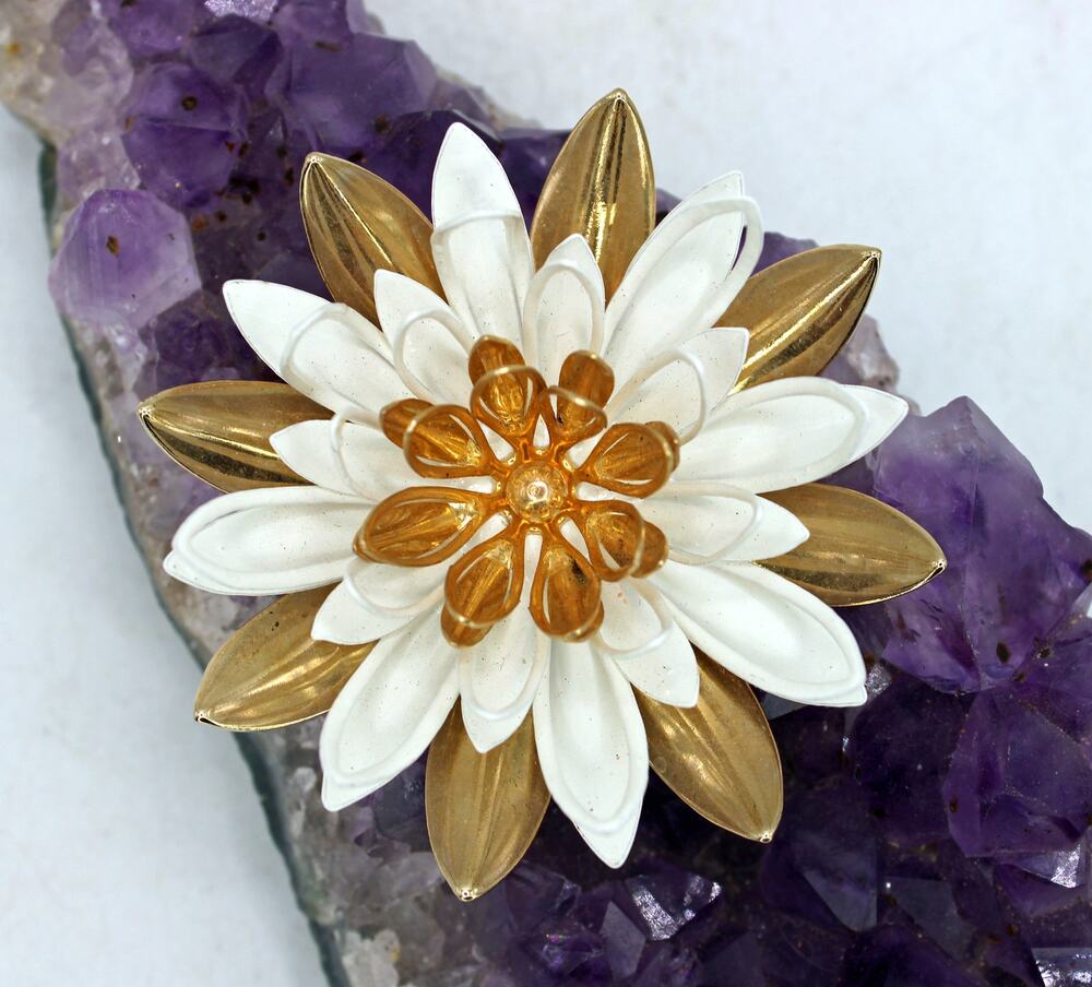 Vintage Sarah Coventry Water Lily Floral Brooch